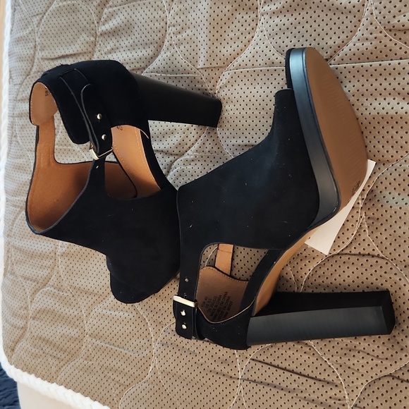 Peep Toe Heels - Picture 2 of 7